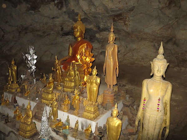 Bouddhas dans la grotte